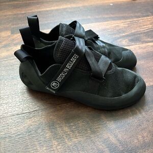Butora climbing shoes Brooklyn boulders women’s 11 men’s 10 black